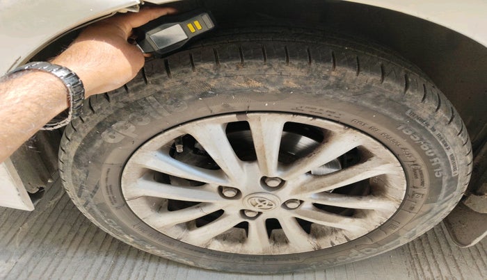 2011 Toyota Etios Liva V, Petrol, Manual, 1,74,072 km, tyre