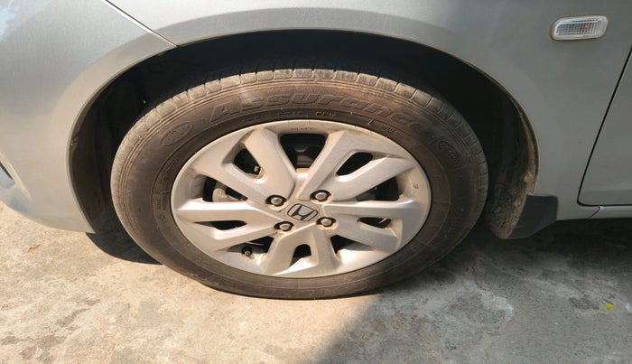 2014 Honda Mobilio 1.5L I-VTEC V, Petrol, Manual, 1,10,089 km, tyre