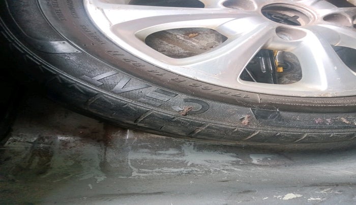 2011 Ford Figo TITANIUM 1.4 DIESEL, Diesel, Manual, 1,43,894 km, tyre