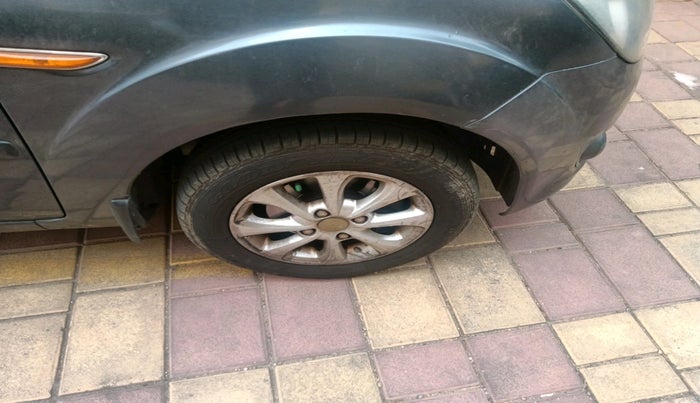 2011 Ford Figo TITANIUM 1.4 DIESEL, Diesel, Manual, 1,43,894 km, tyre