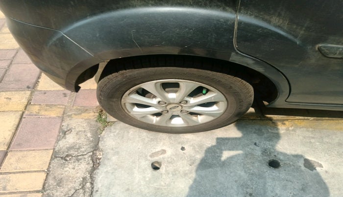 2011 Ford Figo TITANIUM 1.4 DIESEL, Diesel, Manual, 1,43,894 km, tyre