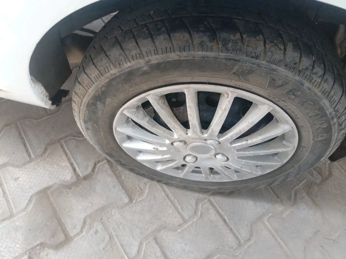 2016 Tata Bolt XE QUADRAJET, Diesel, Manual, 48,422 km, tyre