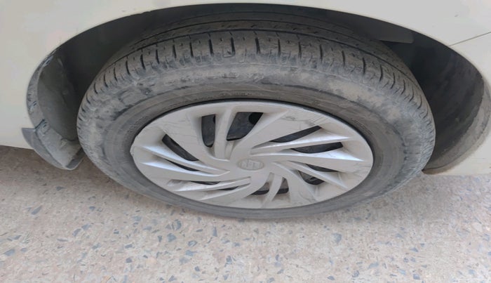 2021 Maruti Ertiga VXI SHVS, Petrol, Manual, 37,491 km, tyre