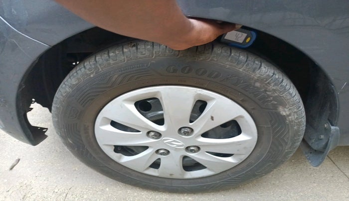 2012 Hyundai i10 SPORTZ 1.2 AT, CNG, Automatic, 66,398 km, tyre