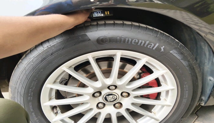 2013 Jaguar XF 2.2 DIESEL LUXURY, Diesel, Automatic, 61,891 km, tyre