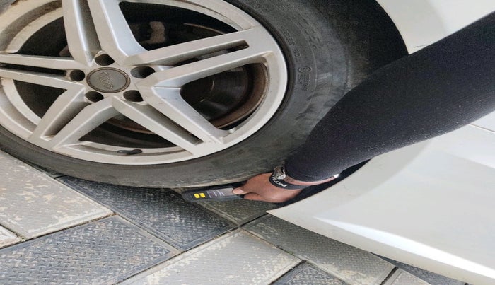 2017 Audi A6 35TDI MATRIX, Diesel, Automatic, 1,04,043 km, tyre