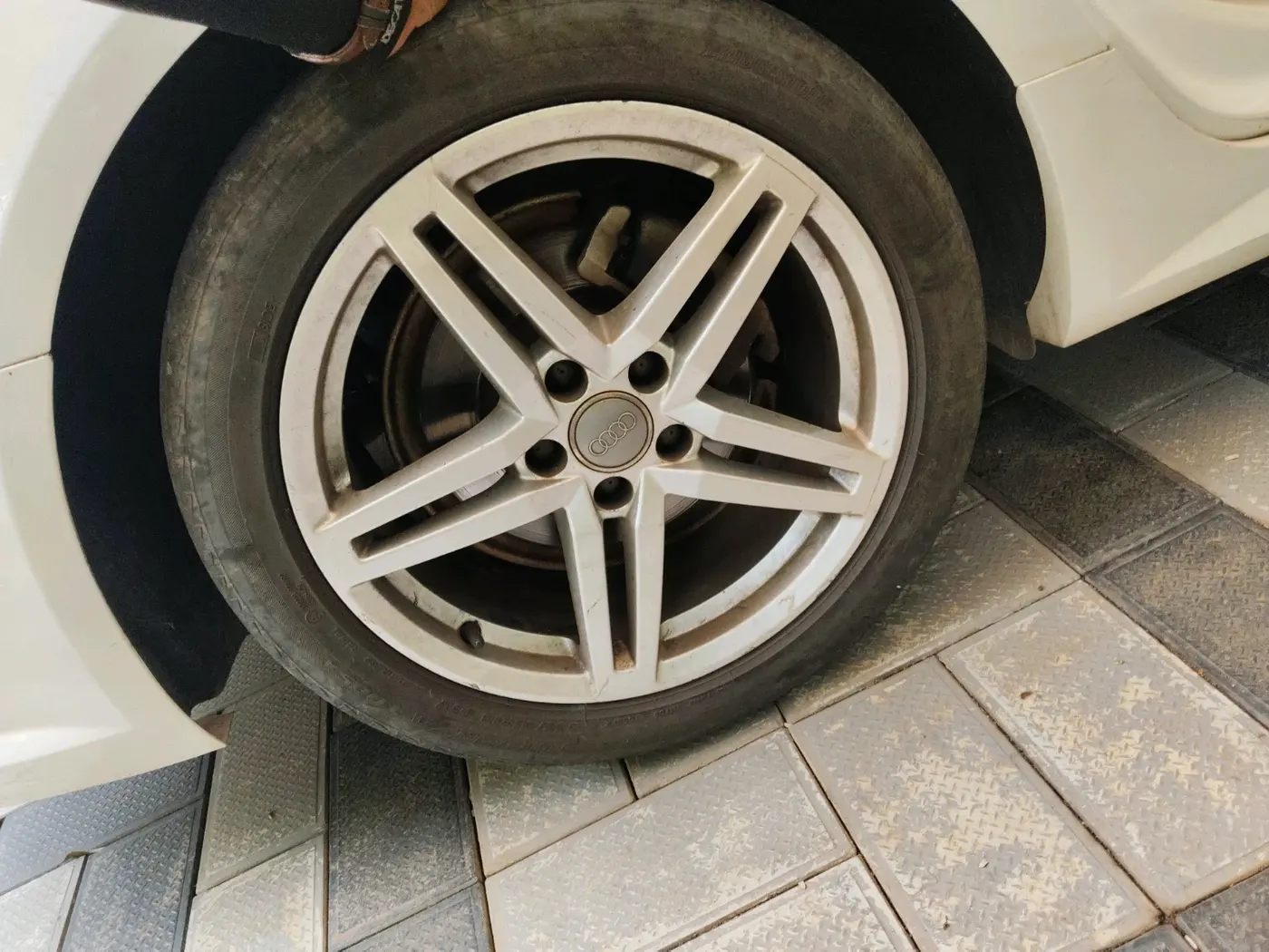 2017 Audi A6 35TDI MATRIX, Diesel, Automatic, 1,04,043 km, tyre
