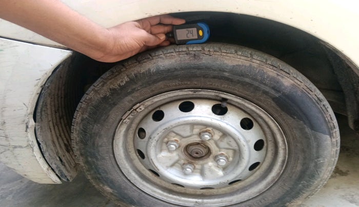 2013 Hyundai Eon ERA +, Petrol, Manual, 64,100 km, tyre