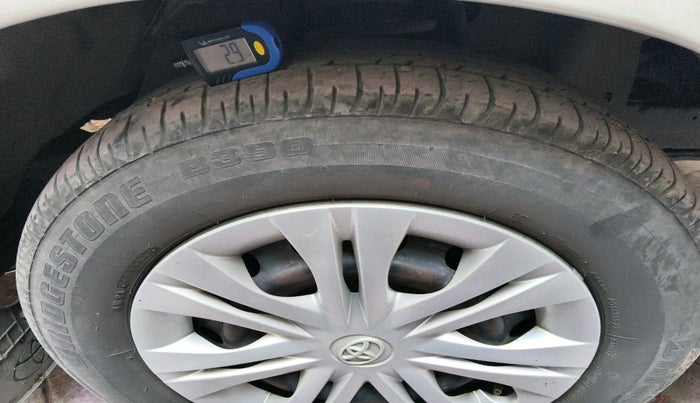 2013 Toyota Innova 2.5 GX 7 STR, Diesel, Manual, 3,99,548 km, tyre