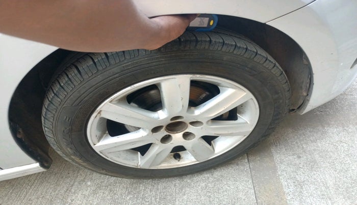 2012 Volkswagen Vento HIGHLINE 1.6 MPI, Petrol, Manual, 1,38,352 km, tyre