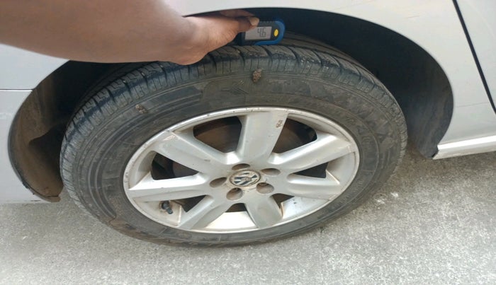 2012 Volkswagen Vento HIGHLINE 1.6 MPI, Petrol, Manual, 1,38,352 km, tyre