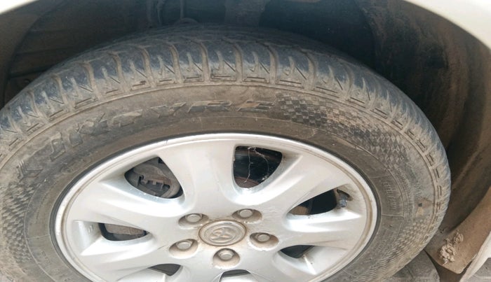 2004 Toyota Camry V3, Petrol, Manual, 1,16,808 km, tyre