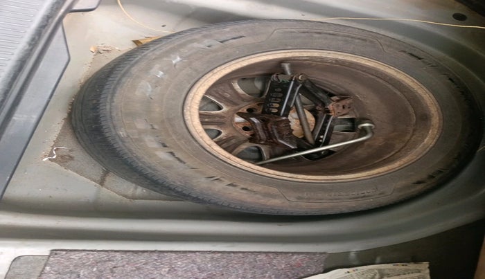 2004 Toyota Camry V3, Petrol, Manual, 1,16,808 km, tyre