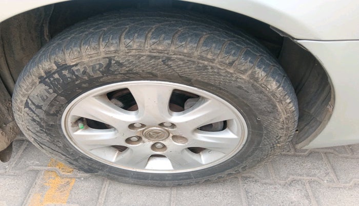 2004 Toyota Camry V3, Petrol, Manual, 1,16,808 km, tyre