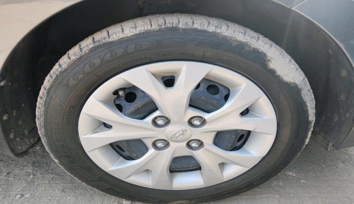 2015 Hyundai Grand i10 SPORTZ 1.2 KAPPA VTVT, Petrol, Manual, 64,815 km, tyre