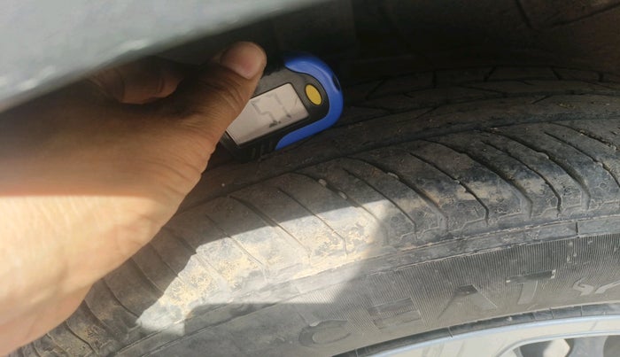 2019 Tata NEXON XM PETROL, CNG, Manual, 55,240 km, tyre