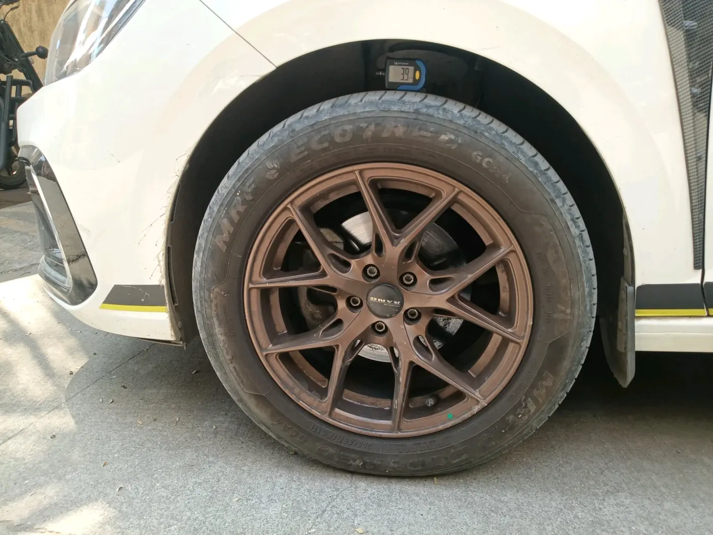 2023 Volkswagen VIRTUS COMFORTLINE TSI 1.0 MT, Petrol, Manual, 11,088 km, tyre