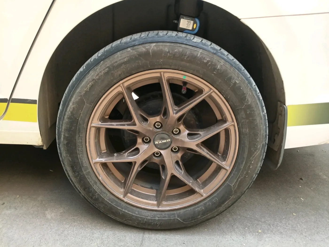 2023 Volkswagen VIRTUS COMFORTLINE TSI 1.0 MT, Petrol, Manual, 11,088 km, tyre