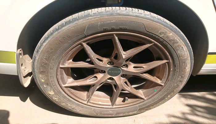 2023 Volkswagen VIRTUS COMFORTLINE TSI 1.0 MT, Petrol, Manual, 11,088 km, tyre