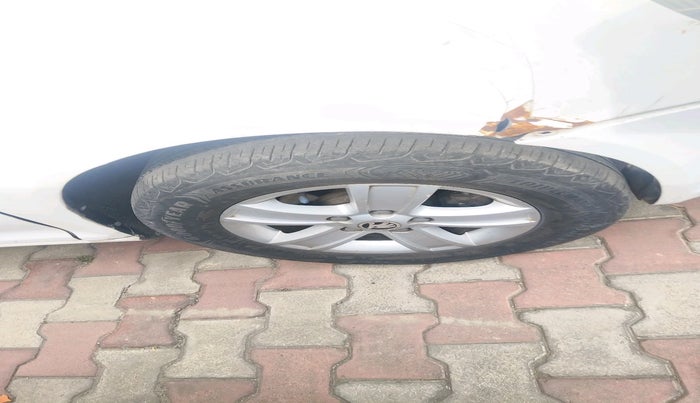 2011 Skoda Laura AMBIENTE 2.0 TDI CR MT, Diesel, Manual, 81,253 km, tyre