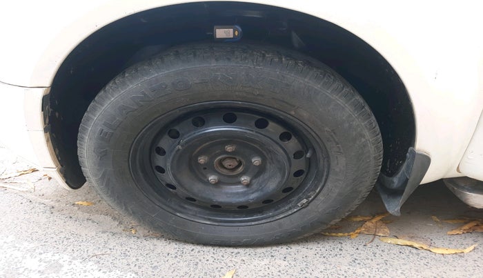 2016 Mahindra XUV500 W4 1.99, Diesel, Manual, 44,201 km, tyre