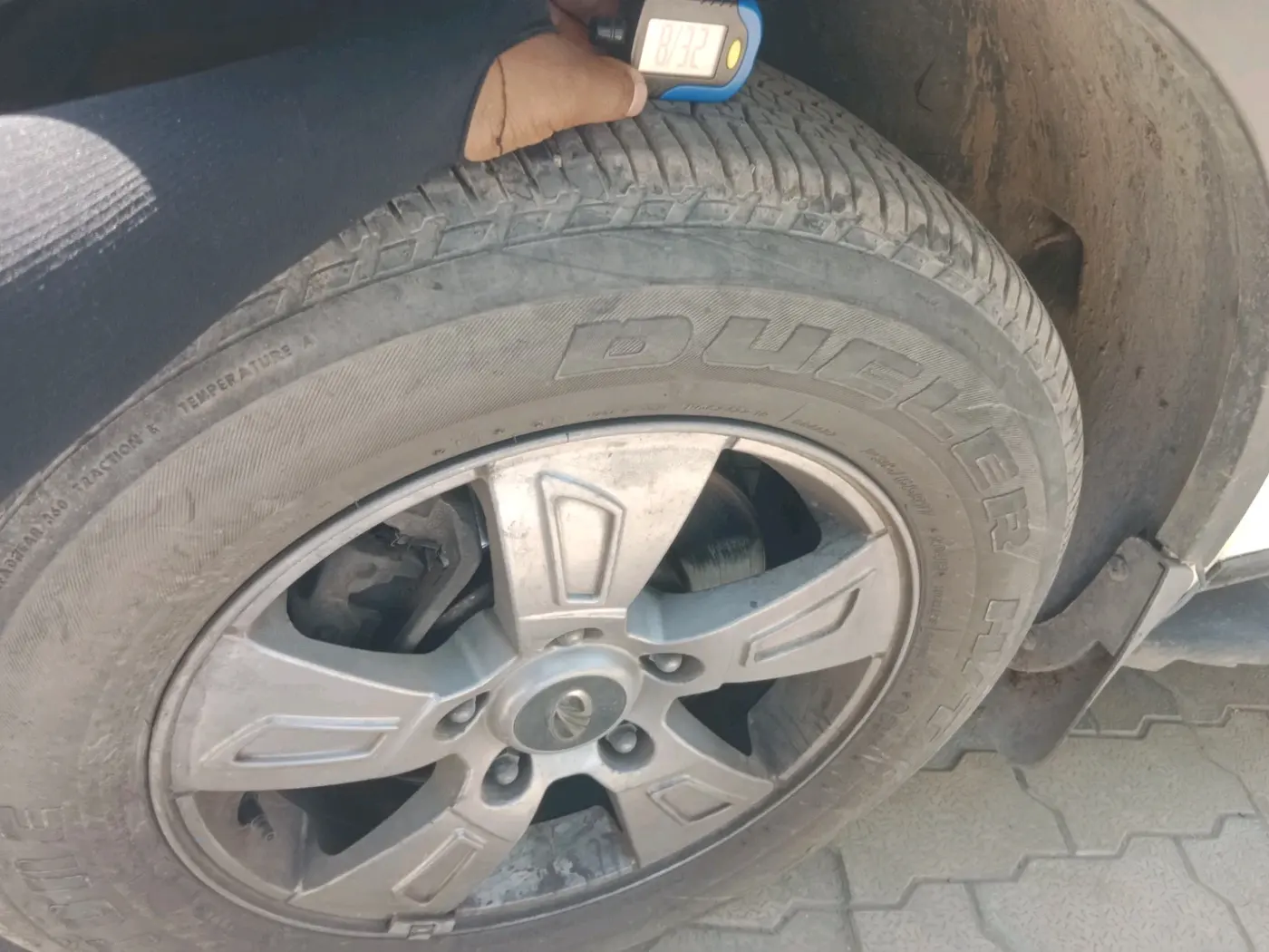 2015 Mahindra XUV500 W8, Diesel, Manual, 1,12,050 km, tyre