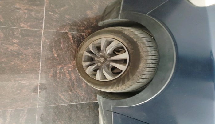 2021 Maruti S Cross ZETA 1.5, Petrol, Manual, 70,720 km, tyre