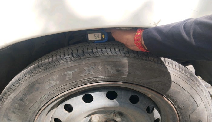 2011 Toyota Innova 2.5 G3, Diesel, Manual, 1,21,314 km, tyre