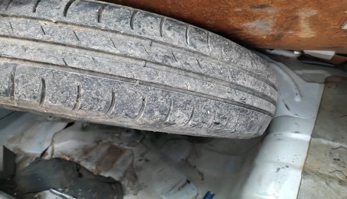 2014 Hyundai i10 MAGNA 1.1, Petrol, Manual, 76,900 km, tyre