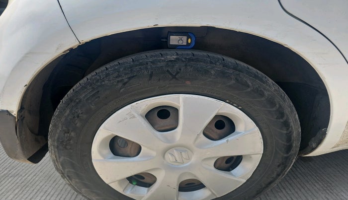 2014 Maruti Ritz VXI, CNG, Manual, 2,21,514 km, tyre