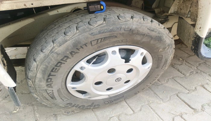 2020 Mahindra Bolero B6 (O), Diesel, Manual, 96,981 km, tyre