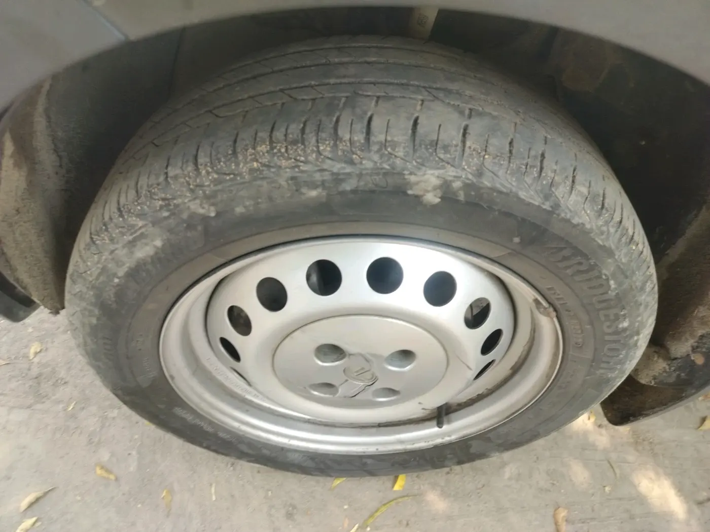 2023 Tata NEXON XE PETROL, Petrol, Manual, 39,146 km, tyre