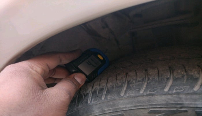 2011 Toyota Etios G, CNG, Manual, 1,46,888 km, tyre