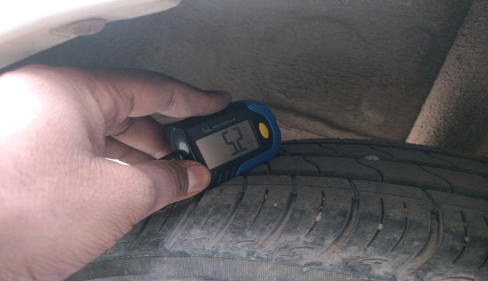 2011 Toyota Etios G, CNG, Manual, 1,46,888 km, tyre