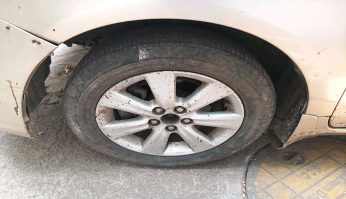 2010 Toyota Corolla Altis G PETROL, Petrol, Manual, 2,26,133 km, tyre