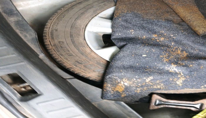 2010 Toyota Corolla Altis G PETROL, Petrol, Manual, 2,26,133 km, tyre