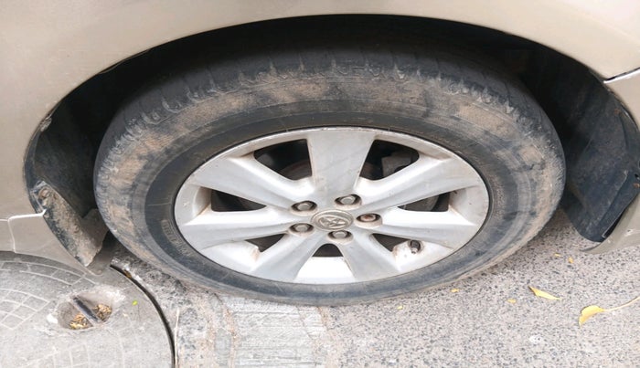 2010 Toyota Corolla Altis G PETROL, Petrol, Manual, 2,26,133 km, tyre