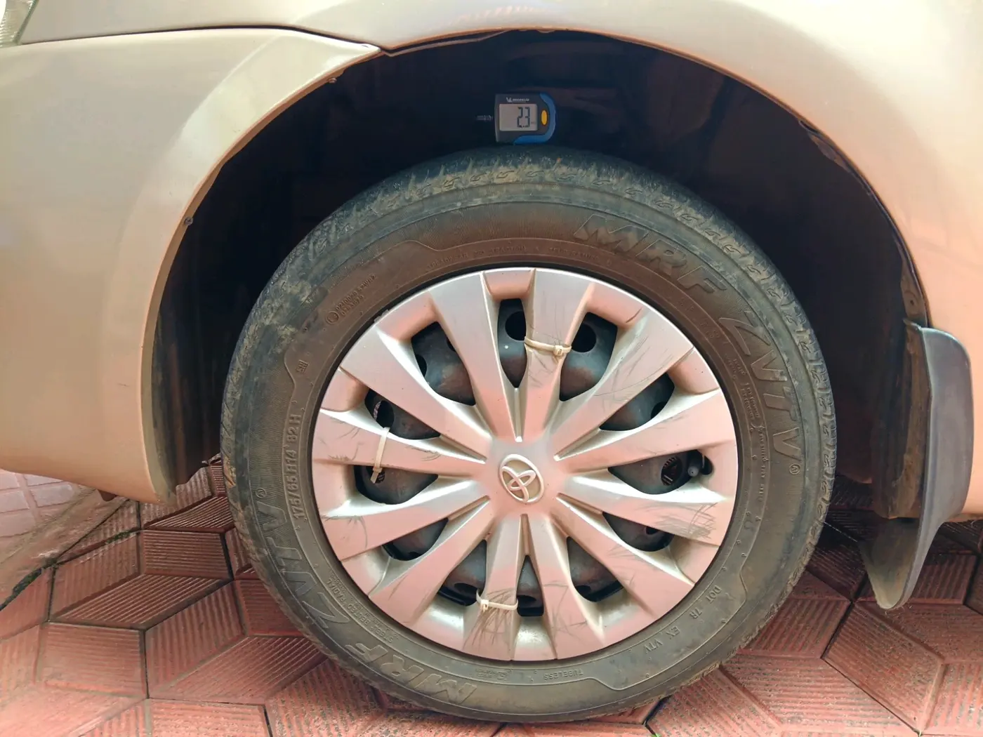 2011 Toyota Etios G, Petrol, Manual, 47,839 km, tyre