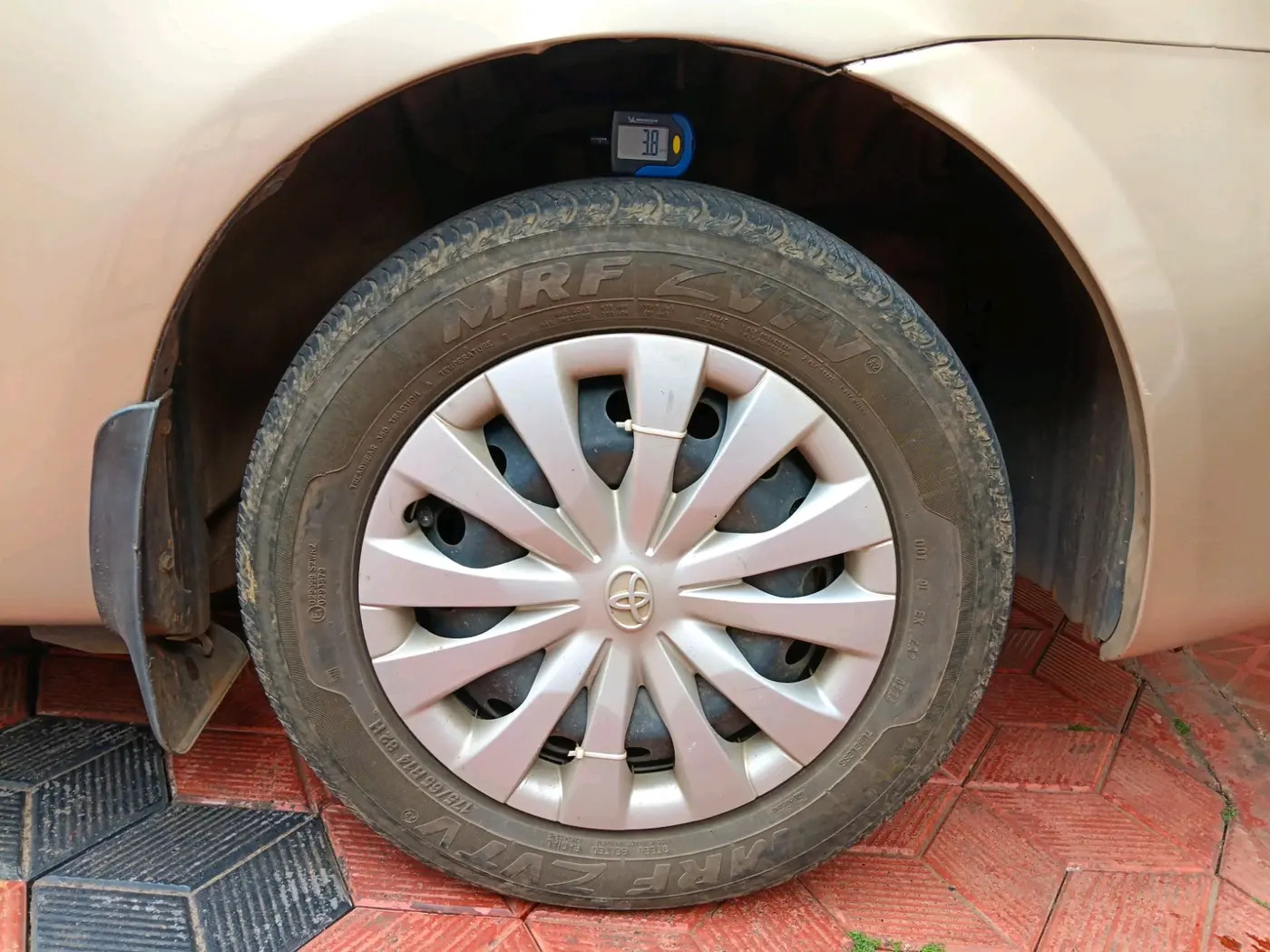 2011 Toyota Etios G, Petrol, Manual, 47,839 km, tyre