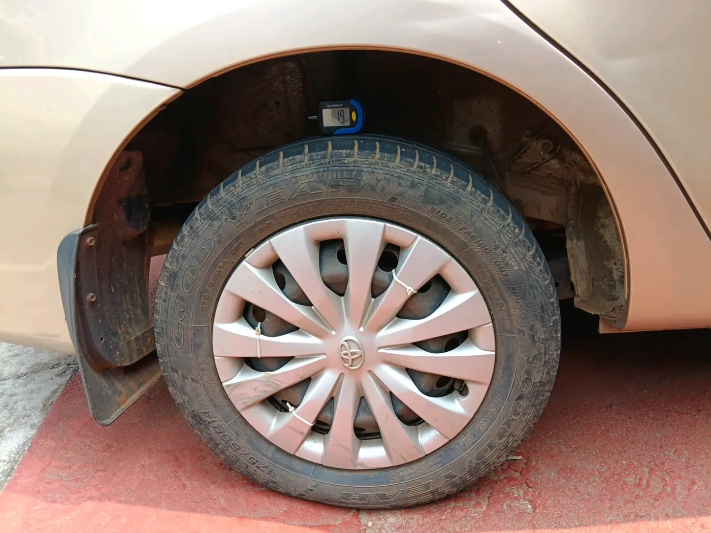 2011 Toyota Etios G, Petrol, Manual, 47,839 km, tyre
