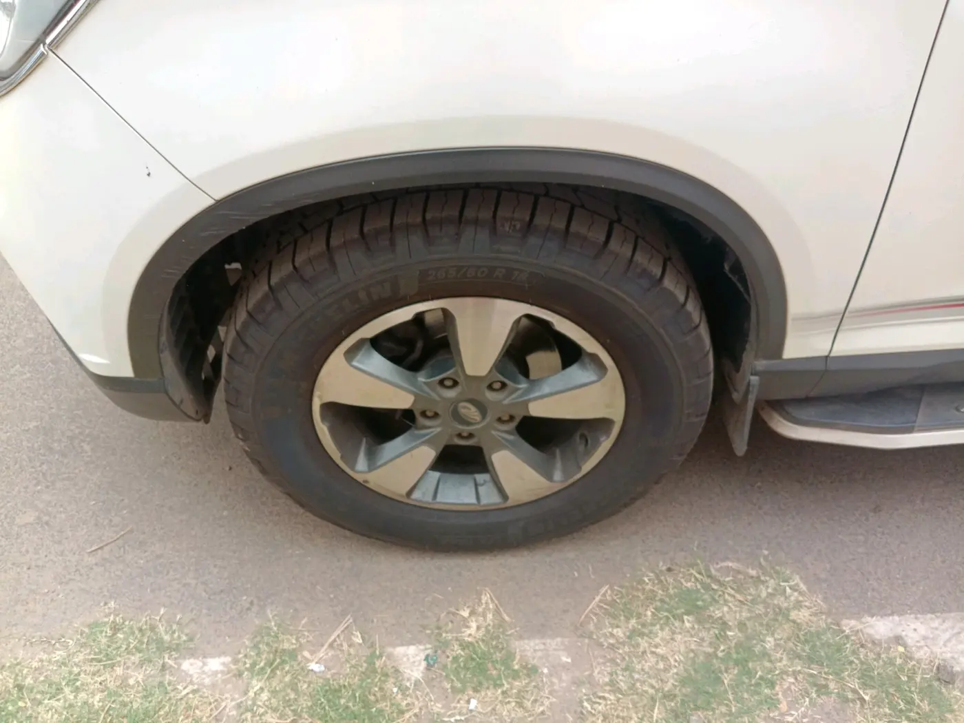 2019 Mahindra ALTURAS G4 4WD AT, Diesel, Automatic, 2,11,315 km, tyre
