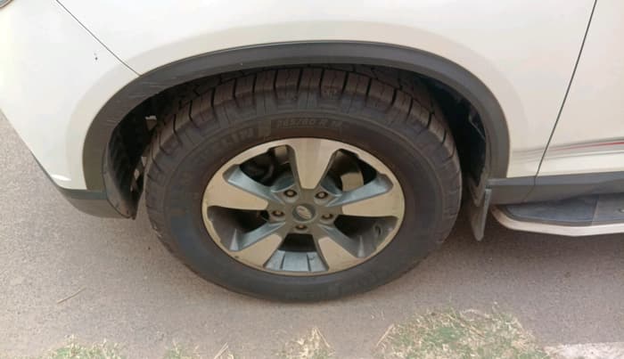 2019 Mahindra ALTURAS G4 4WD AT, Diesel, Automatic, 2,11,315 km, tyre