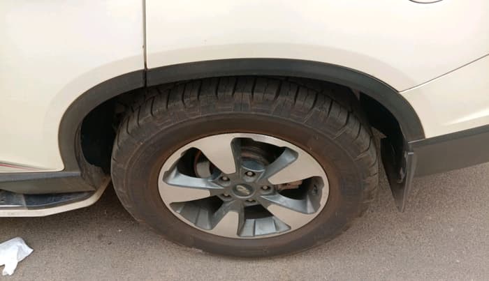 2019 Mahindra ALTURAS G4 4WD AT, Diesel, Automatic, 2,11,315 km, tyre