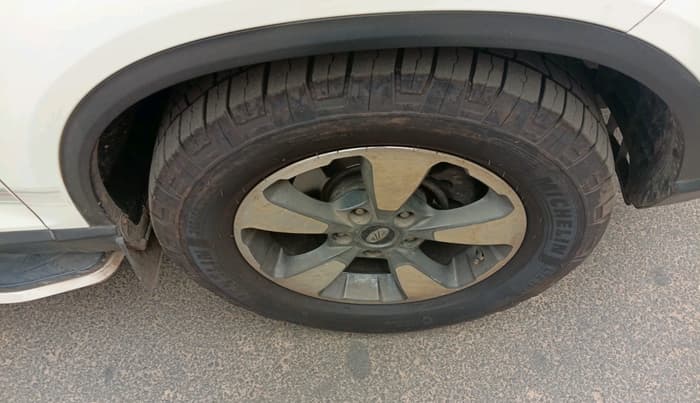 2019 Mahindra ALTURAS G4 4WD AT, Diesel, Automatic, 2,11,315 km, tyre