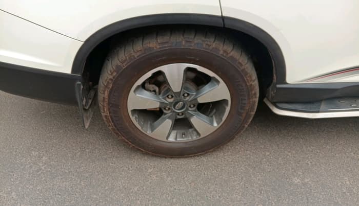 2019 Mahindra ALTURAS G4 4WD AT, Diesel, Automatic, 2,11,315 km, tyre