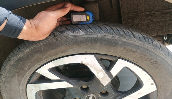 2022 Nissan MAGNITE XV PREMIUM TURBO CVT, Petrol, Automatic, 8,918 km, tyre