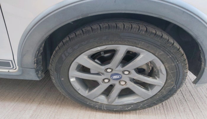 2018 Ford FREESTYLE TITANIUM PLUS 1.2 PETROL, Petrol, Manual, 31,918 km, tyre