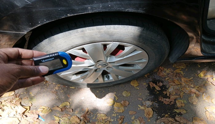 2015 Volkswagen Vento COMFORTLINE DIESEL 1.5, Diesel, Manual, 1,30,810 km, tyre