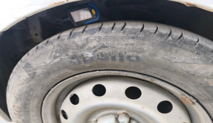 2010 Hyundai i10 ERA 1.1, CNG, Manual, 1,12,787 km, tyre