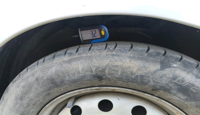 2010 Hyundai i10 ERA 1.1, CNG, Manual, 1,12,787 km, tyre